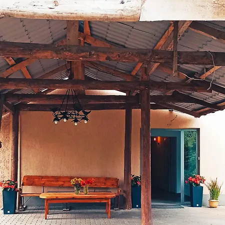 Ivet Πανσιόν